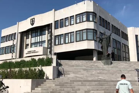 Bomba v parlamente.jpg1197