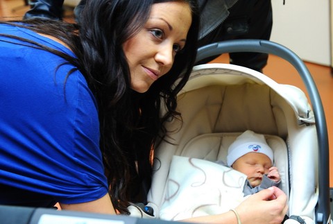 Hanychová Agáta ukazuje syn Kryšpín