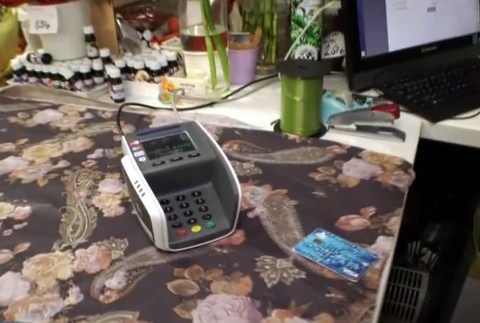 Skontrolujte si bankové výpisy. Mohol vás okradnúť platobný terminál