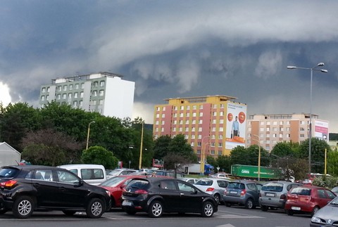 Mraky v Prešove ako pred tornádom