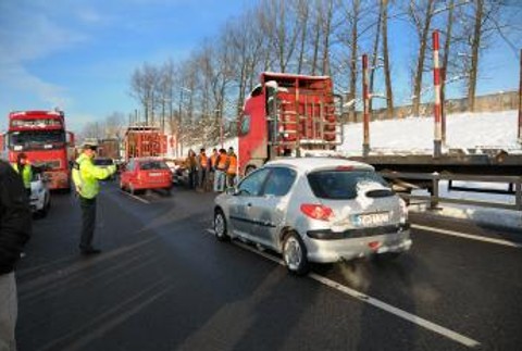 kamiony, strajk, cesty, policajt