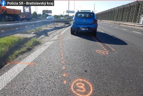 Vypil si a na diaľnici nabúral. Po nehode šoféroval ďalej aj s deťmi v aute