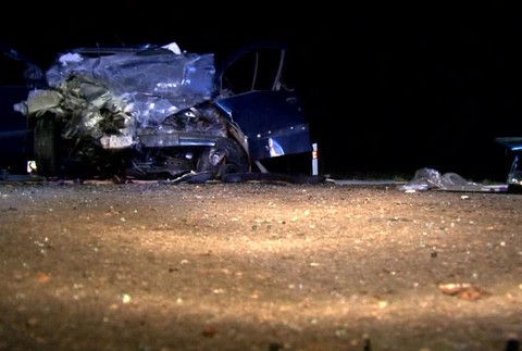 Pri čelnej zrážke zomreli obaja šoféri. Spolujazdec bojuje o život