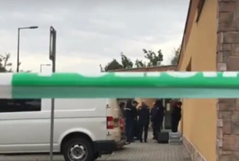 Prepad pošty skončil výstrelmi. Polícia po páchateľoch pátra