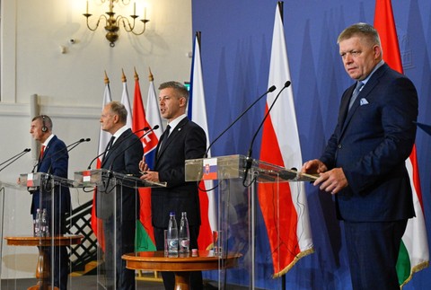 Robert Fico (Slovensko), Péter Magyar (Maďarsko), Donald Tusk (Poľsko) a Andrej Babiš (Česko)