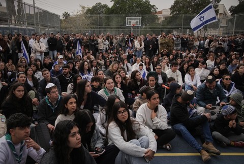 Israel_Palestinians021124