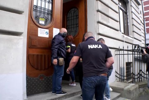 [multi] Vyšetrujú korupciu 6673