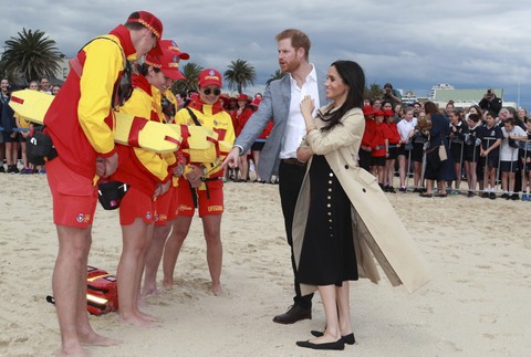 Harry a Meghan na pláži