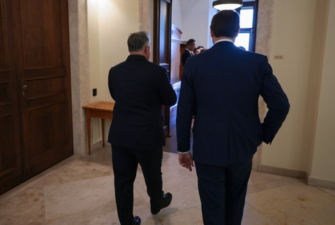 Viceprezident USA Vance odcestoval do Maďarska podporiť pred voľbami Orbána