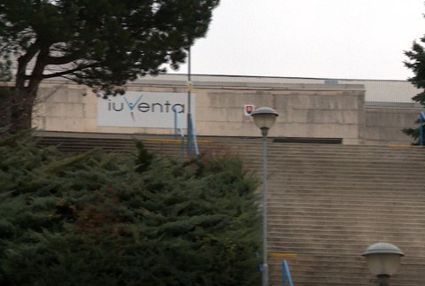 Návštevníkom plavárne prišlo nevoľno. Hasiči museli budovu evakuovať