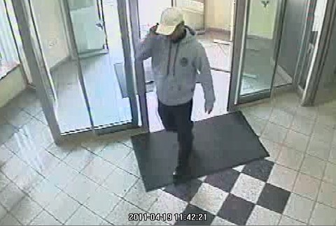 Páchateľ pri lúpeži vo Volksbank v Dunajskej Strede