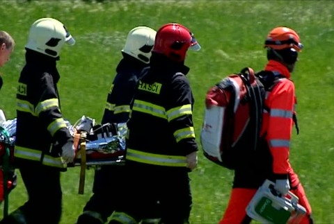 [multi] KN nehoda aut- zasahoval vrtulnik 446