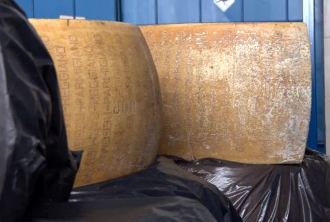 Nevídaný kontraband. Colníci zadržali takmer 1500 kilogramov syra