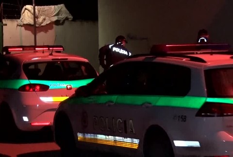 Tragická silvestrovská noc. Ženu našli susedia od krvi pri bodnutom mužovi