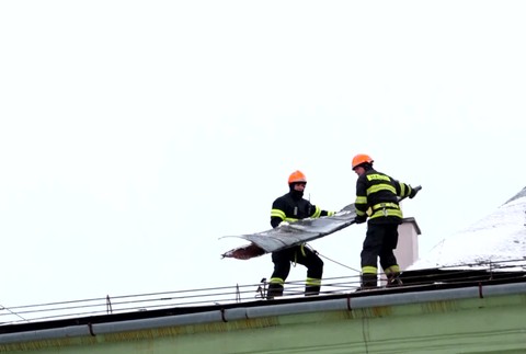 [multi] WEB_pojedincova-odtrhnuta_strecha 1128