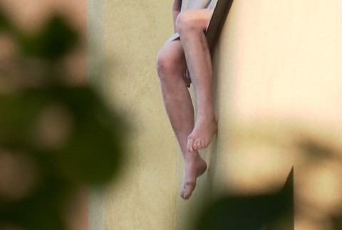žena chcela vyskočiť z okna (8)