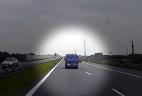 Rozhodovala každá sekunda. Sanitku, ktorá prevážala srdce, blokoval mikrobus