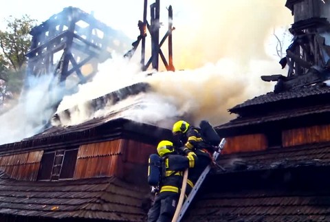 [multi] Požiar kostola 2161