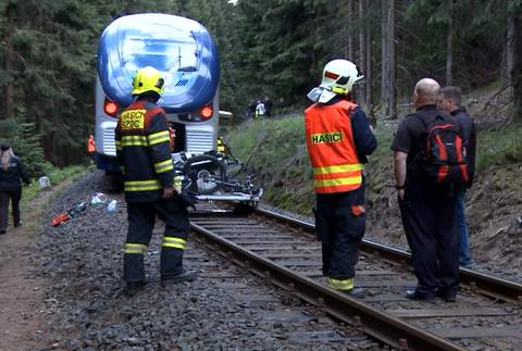 Tragédia v Čechách: Čelná zrážka vlakov si vyžiadala obete aj zranených