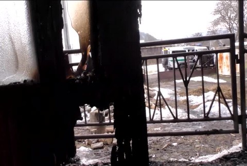 Ostali mu len oči pre plač. Ničivý oheň zobral mužovi takmer všetko