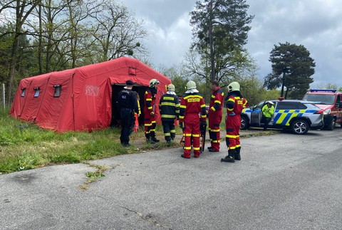 nehoda D2 bus kamion HAZZ (3)