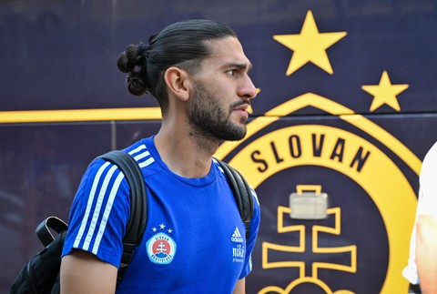 16072024_futbal_sk_slovan_bratislava_odlet_letisko_5058078