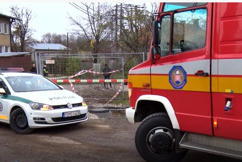 V kanalizačnom výkope našli mŕtve telo muža. Bola pri ňom bonboniéra