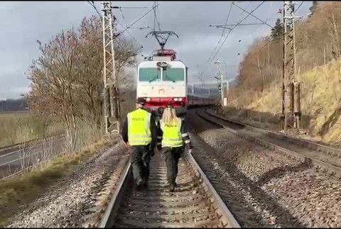 [multi] Vlaky sa vyhli zrážke pri Liptovskom Hrádku 2773