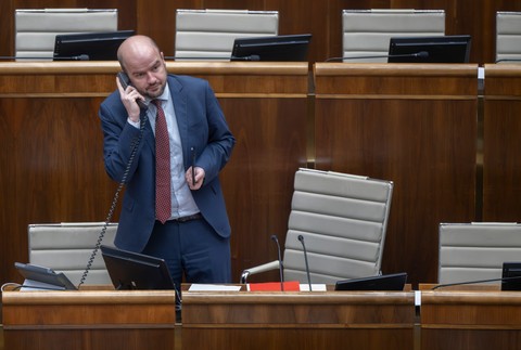 Opozícii sa ani na štvrtý pokus nepodarilo otvoriť mimoriadnu schôdzu na odvolávanie ministra Druckera.