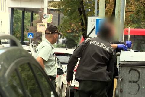 Odhodil ruksak ku kontajneru a utiekol. Dajte ho mame, kričal3537