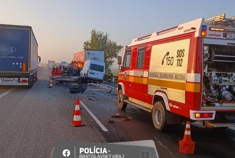 Nehoda D2 kamióny