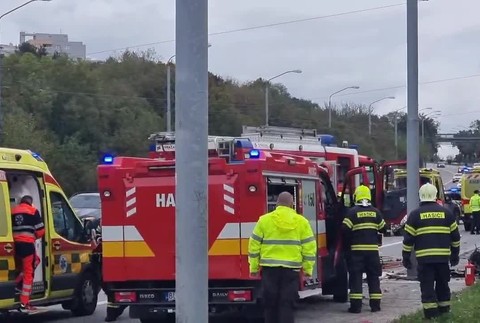 [multi] nehoda pri patronke 11739