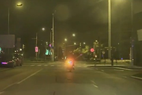 Muž jazdil vo vysokej rýchlosti.