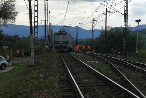 Železničná doprava je prerušená. Pri Liptovskej Teplej sa vykoľajil rušeň