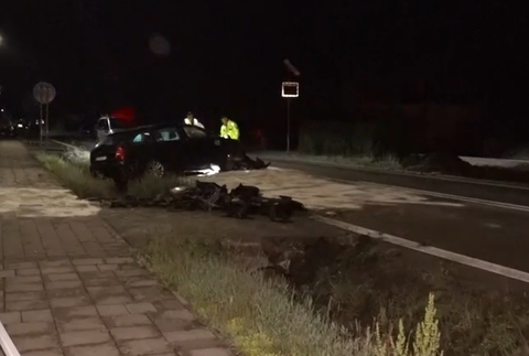 Osobné auto narazilo do betónového stĺpa 3