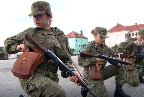 ženy na vojenskej príprave