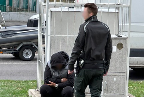 Razia v obchodnom dome