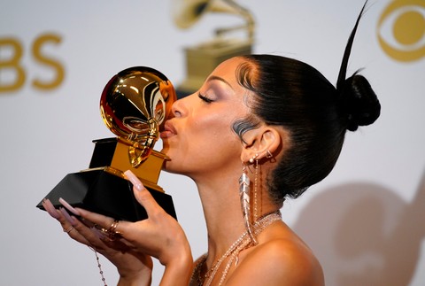 64th_Annual_Grammy_Awards_-_Press_Room_26469-27549fe4ecd740e88e79564ec4677e1d