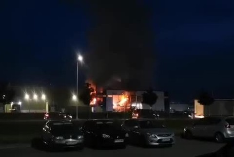 [multi] Explózia výrobnej haly v Malackách 2848