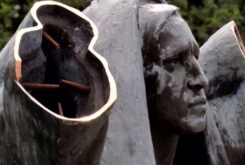 FOTO: Šokujúci vandalizmus pri Žiline. Soche niekto odpílil ruky