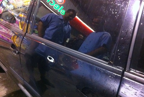 Auto_diera_streľba_polícia