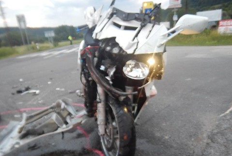 Zrážka motorkára s dodávkou. Muža (31) po náraze odrazilo