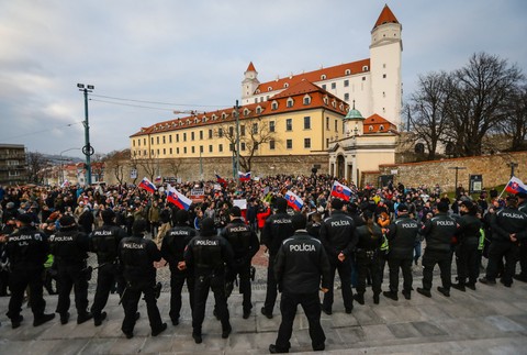 Demonštrácia pred parlamentom 