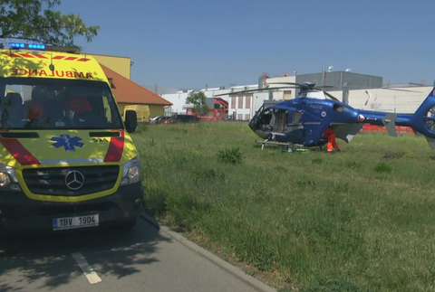 na chlapca spadla bránka