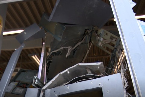 Silná explózia pri potravinách. Z bankomatu zmizli desiatky tisíc eur