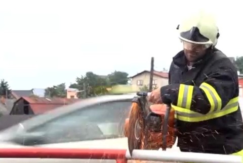 Auto v pripojke