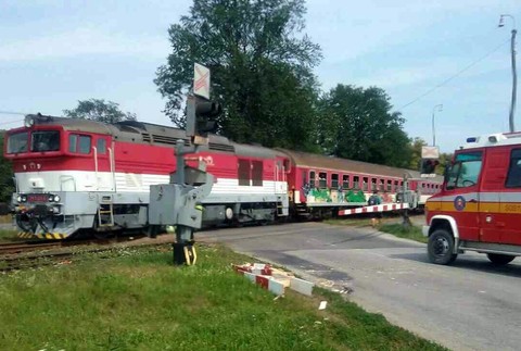 Autobus prerazil závory na priecestí 3