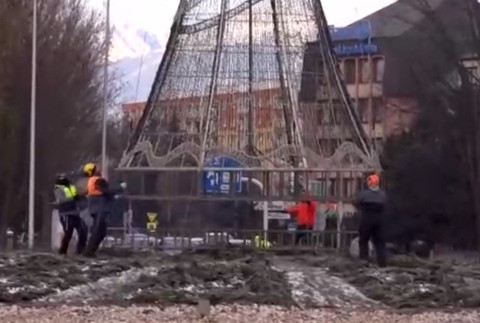 FOTO: Najväčšiu kruhovú križovatku v Poprade zablokoval anjel
