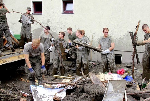 Záplavy dážď počasie zosuvy pôda Rakúsko ľudia dedina