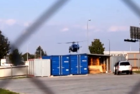 V Plzni spadol vrtuľník na halu firmy